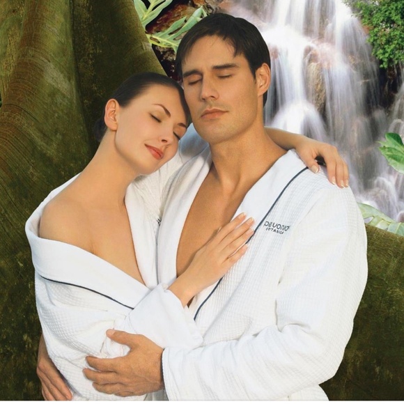 Luxury Waffle Bathrobe - Pevonia Exclusive Bathrobe - Picture 1 of 4
